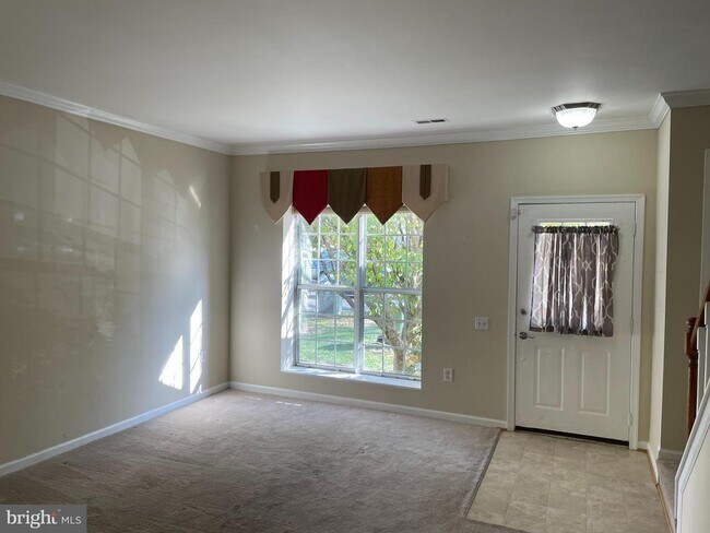 Foto del edificio - 7140 Westfield Ct