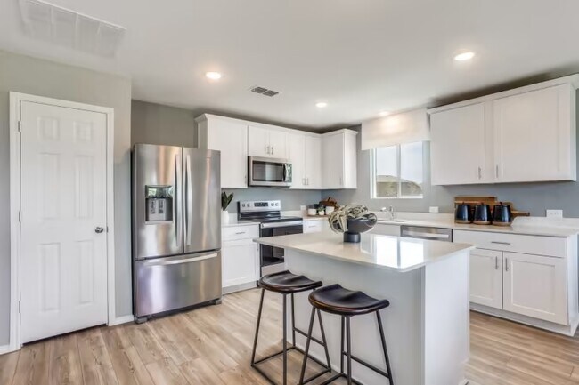 Building Photo - 613 Grenada Lk Dr