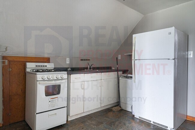 Foto del edificio - 4242 Mapledale Ave