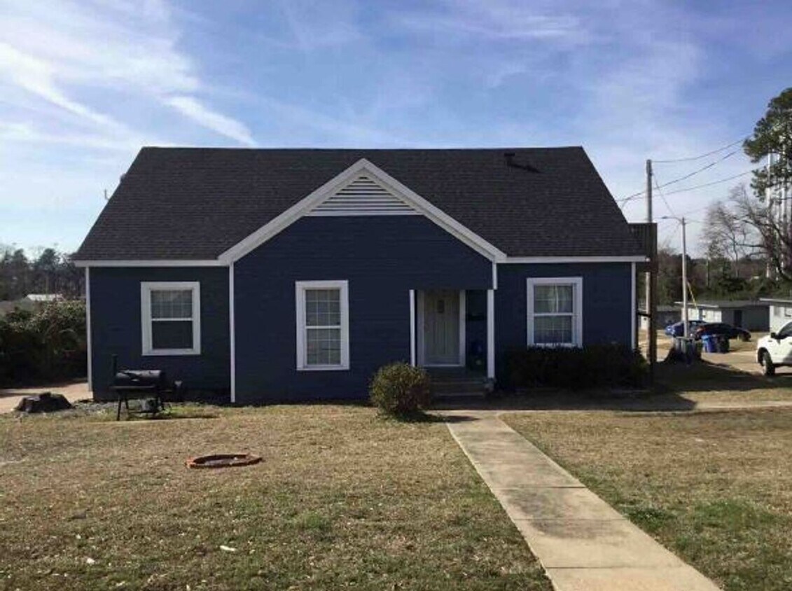 Primary Photo - 4/2 & 2/1 - Two Storey Duplex