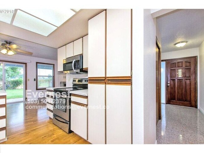 Foto del edificio - Modern 3-Bedroom Home with Stainless Steel...