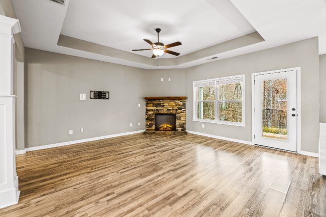 Building Photo - 317 Lucy Ln