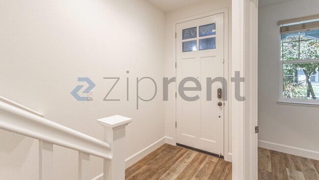 Building Photo - Unit