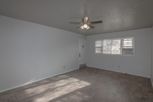 Foto del edificio - Cute 2 bed 1 bath Duplex Available