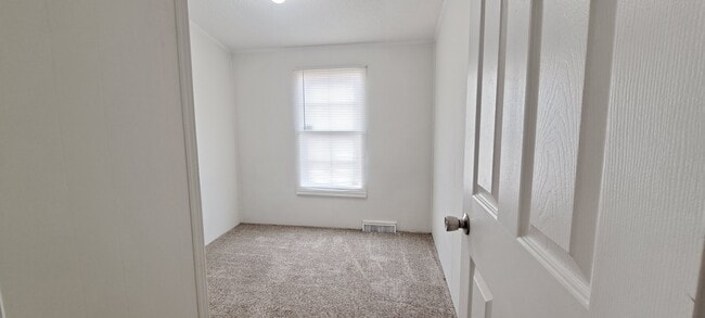 Building Photo - 207 Princeton Rd