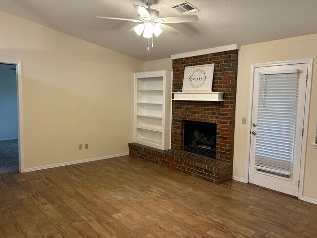 Foto del edificio - 617 Coopers Hawk Dr