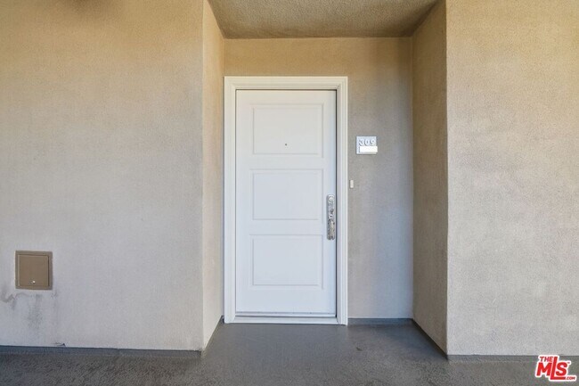 Building Photo - 4424 Whitsett Ave