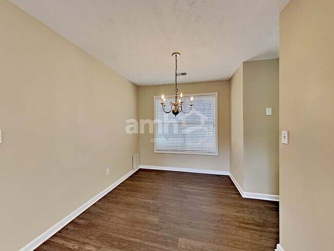 Building Photo - 1021 Taso Trail