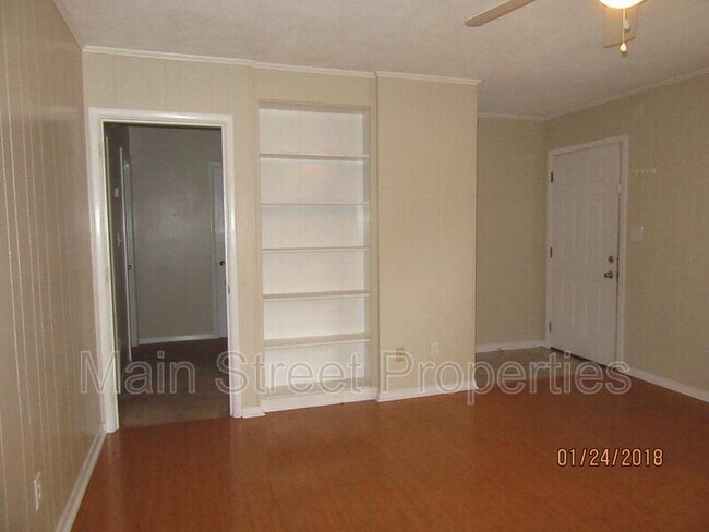 Building Photo - 5187 Hilltop Dr
