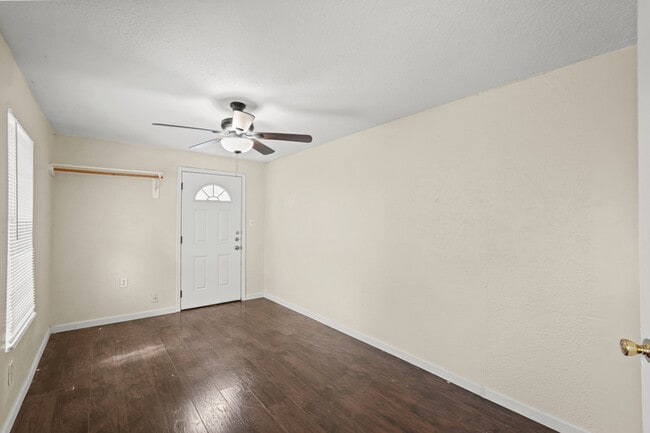 Building Photo - 726 McDaniel St