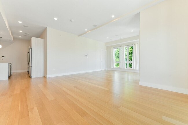 Building Photo - 480 Dorchester Ave