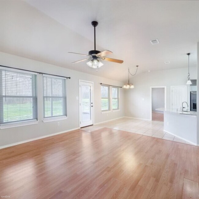 Building Photo - 4 br, 2 bath House - 108 Halawa Ct