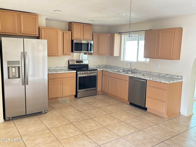 Foto del edificio - 7320 W Rose Ln