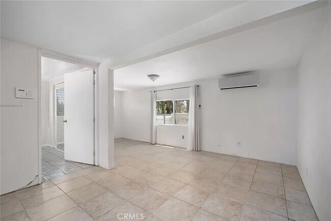 Building Photo - 1500 E San Rafael Dr