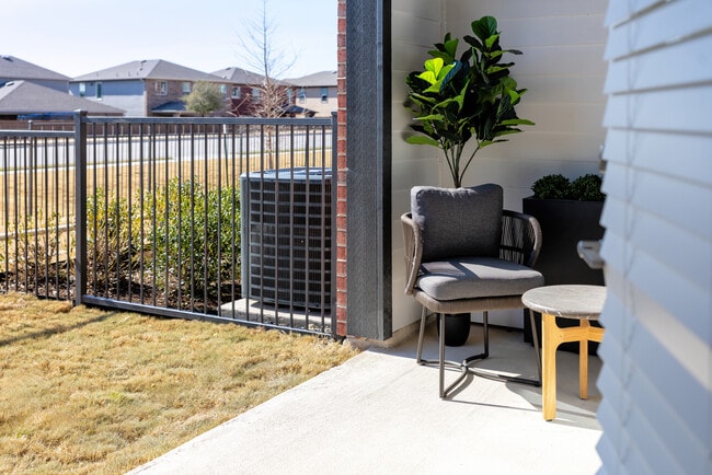 Patio con jardín cercado (casas seleccionadas) - Avalon Tech Ridge