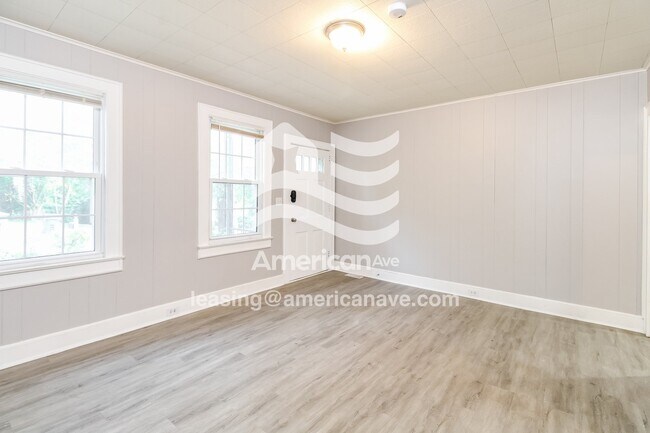 Foto del edificio - 407 Pineneedle Rd