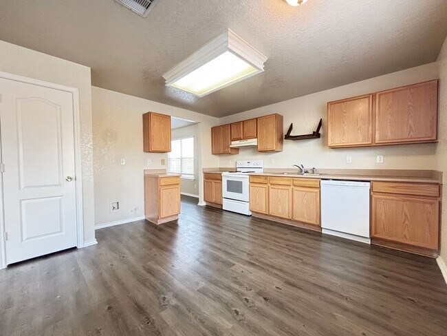 Foto del edificio - Your Dream Home Awaits: Discover This 4-Be...
