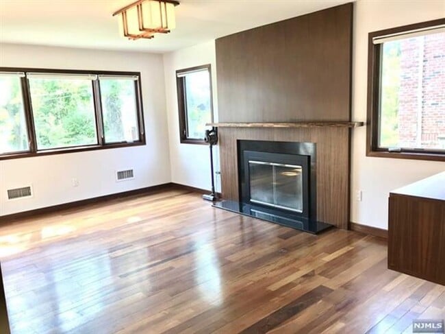 Building Photo - 81 Hazelton Terrace