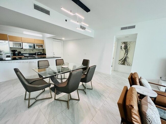 Building Photo - 951 Brickell Ave