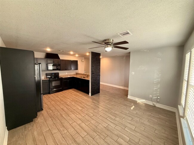 Building Photo - 3727 Putnam Dr