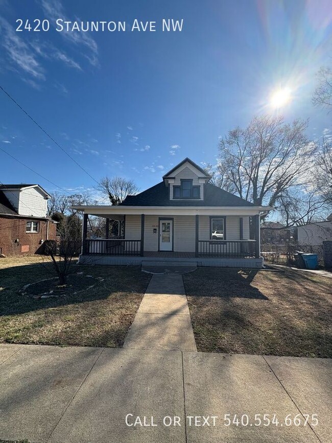 Building Photo - 4 Bed 2 Bath House off Orange Ave! (EXCUSE...