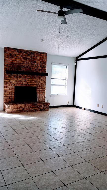 Building Photo - 211 Valley Dr