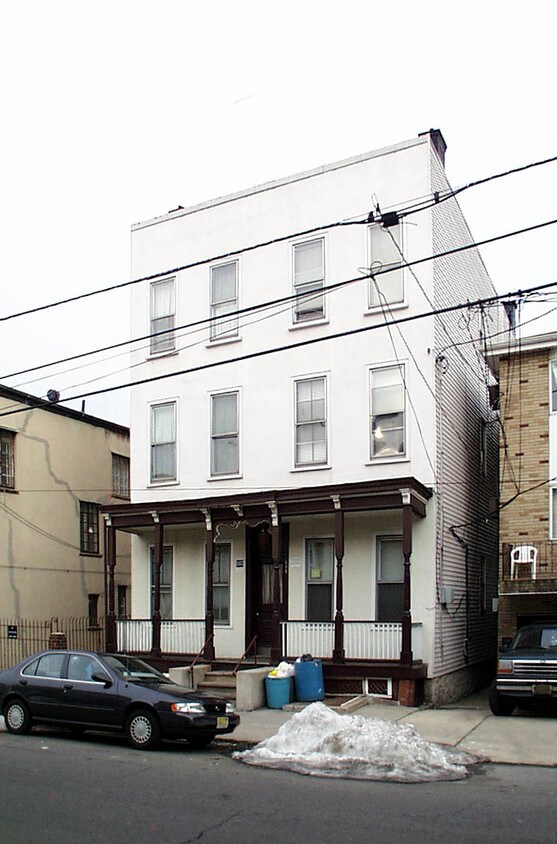 Building Photo - 146 71st St