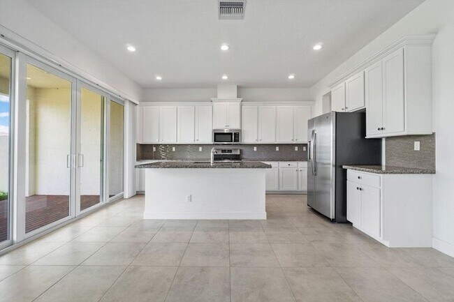 Building Photo - 4763 Saddle Ranch Rd