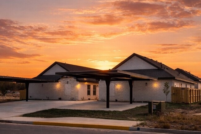 Building Photo - The Crossing at Bentsen Palm