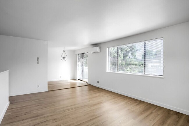 Foto del edificio - 12737 Greenwood Ave N