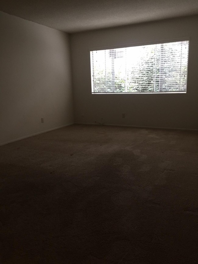Foto del edificio - 10960 Rose Ave