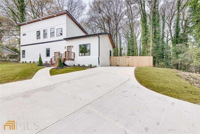 Building Photo - 3040 Valley Cir