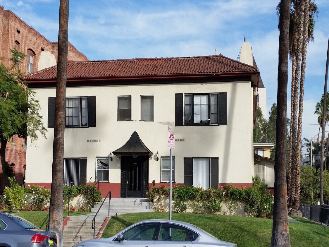 Building Photo - 456 S Kenmore Ave