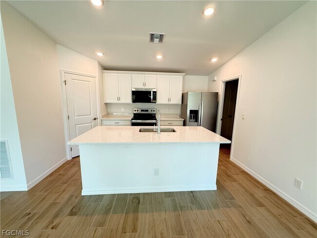 Foto del edificio - 4111 16th St W