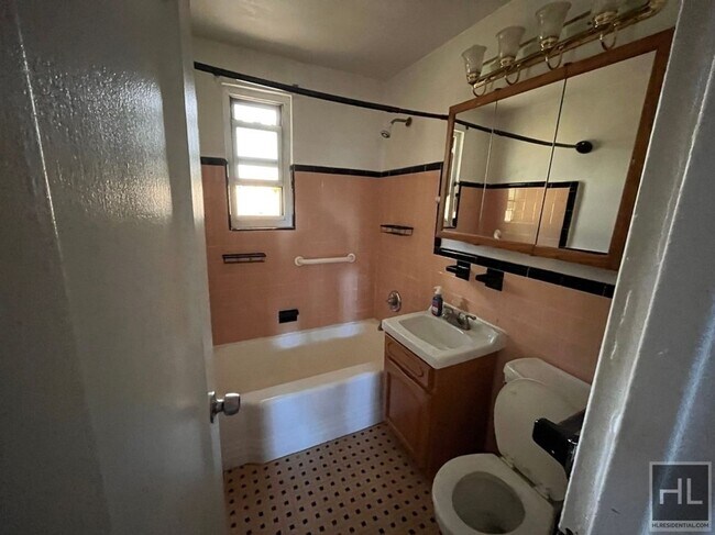 Building Photo - Spruce St. Apt. 2A, Yonkers NY 10701,
