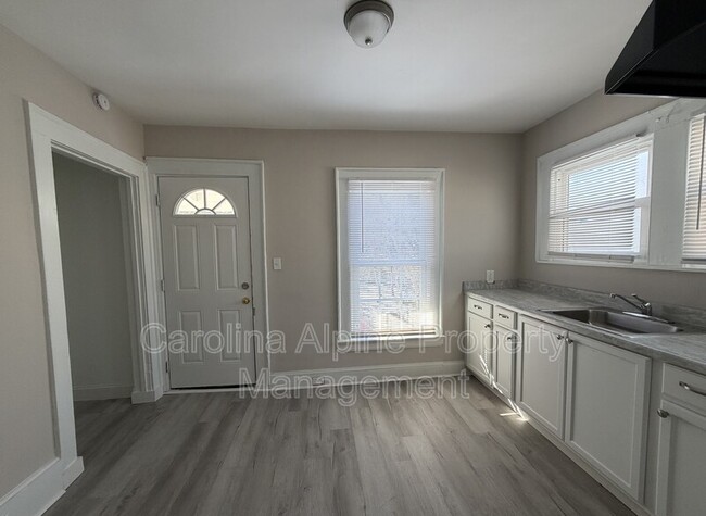 Building Photo - 1621 N Hamilton St