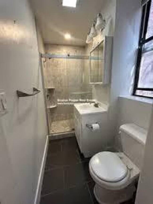 Building Photo - No Brokers Fee, No Security Deposit, Heat,...
