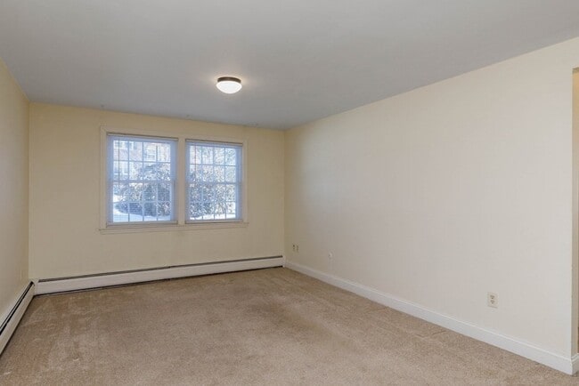 Building Photo - 90 Ridgewood Ln