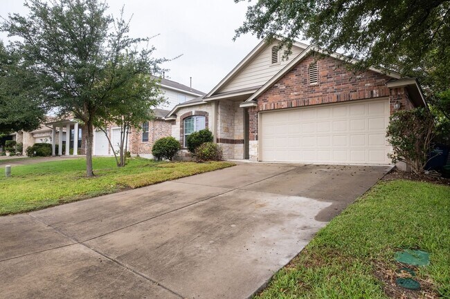 Building Photo - Spacious 4 Bedroom 2 Bath Home in Pioneer ...