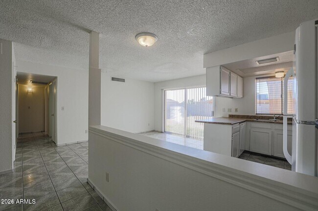 Foto del edificio - 3020 N 87th Ave