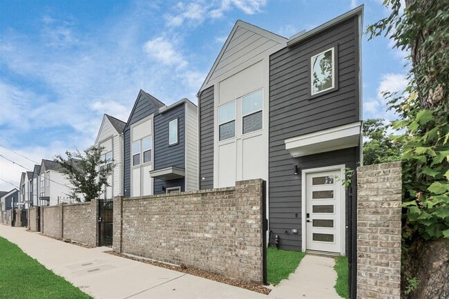 Building Photo - 308 Neyland St