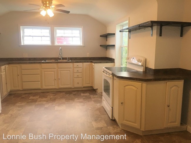 Building Photo - 3 br, 2 bath House - 13 Fiske St