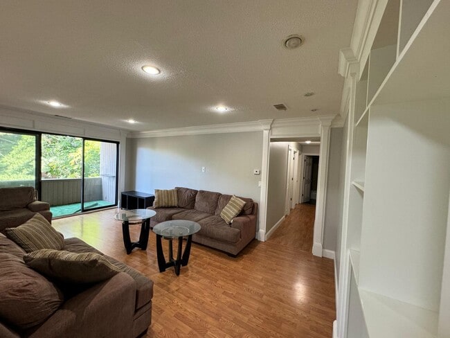 Building Photo - 38K Shrewsbury Green Dr