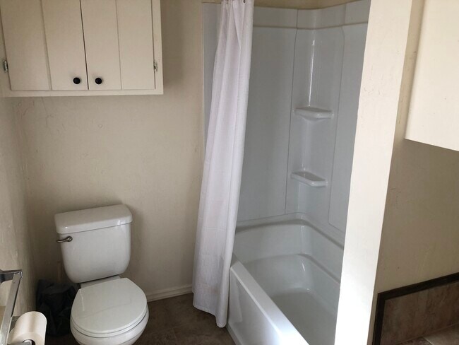 Foto del edificio - 208 Meadow Ln