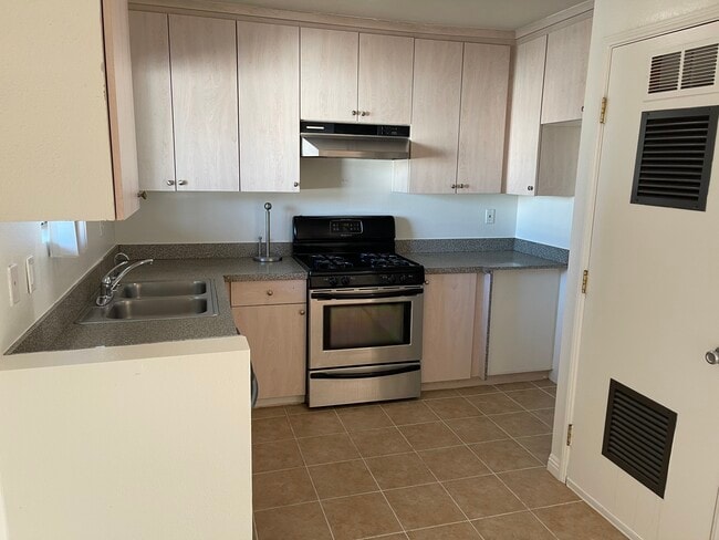 Building Photo - 5421 La Mirada Ave