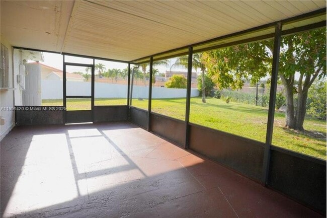 Foto del edificio - 135 NW 208th St