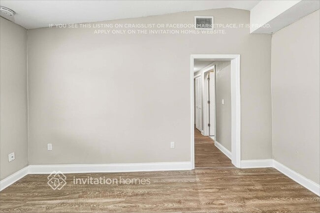 Building Photo - 3621 Sutton Dr