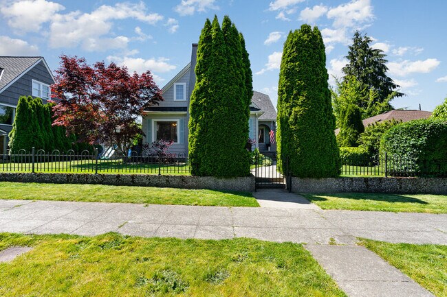 Foto del edificio - 1525 45th Ave SW