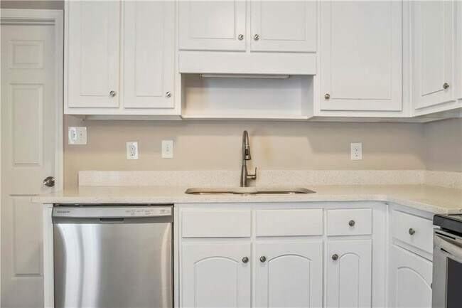 Building Photo - 55 Kimbell Farm Dr