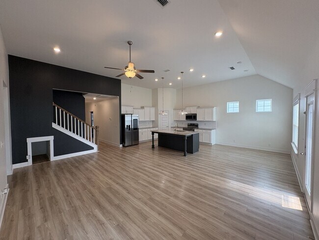 Building Photo - 5823 Bear Trl